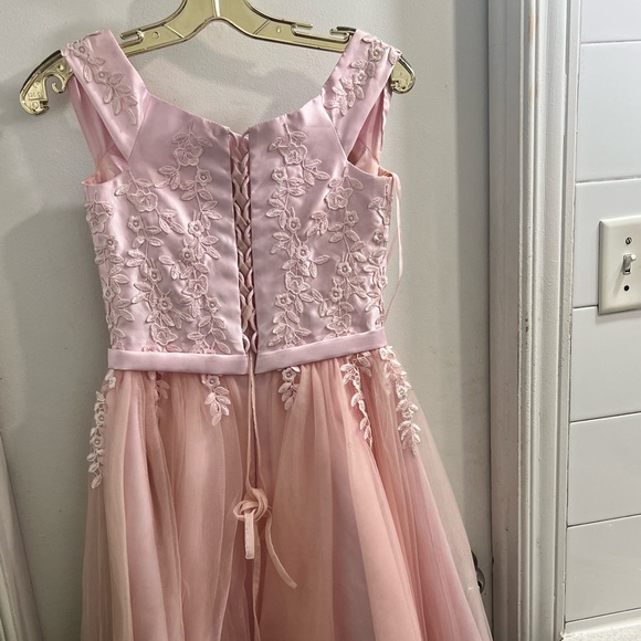 A mini floral blush pink, off the shoulders, dinner dress. - Picture 4 of 4